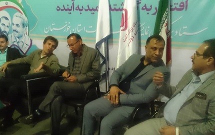 بازدید جمعی از اعضای حزب اعتدال و توسعه خوزستان از نمایشگاه هفته دولت
